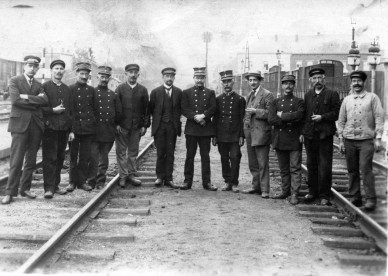 Quévy  - Z30219 - personnel de nuit 20-07-1919.jpg